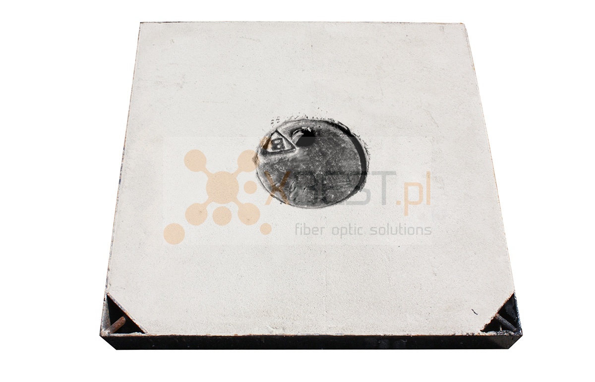 Pokrywa lekka pojedyncza z wywietrznikiem i logo indywidualnym (A15) do studni kablowej